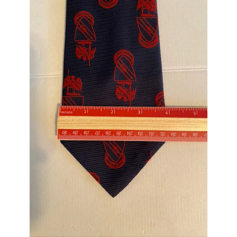 Danbury Mens Navy Blue Red Crest Eagle Motif Silk Blend Necktie 3.25 Inch Width
